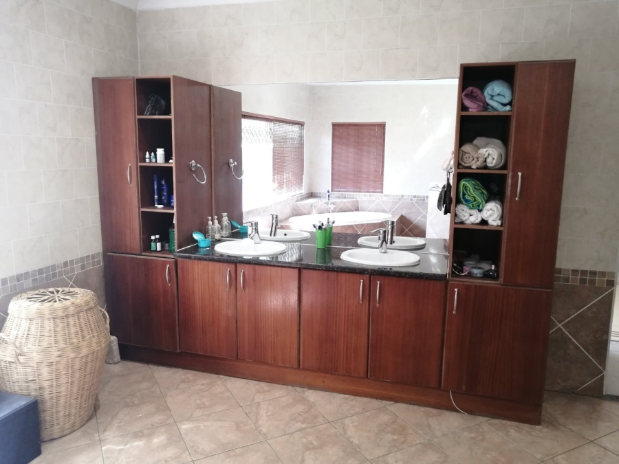 4 Bedroom Property for Sale in Universitas Free State